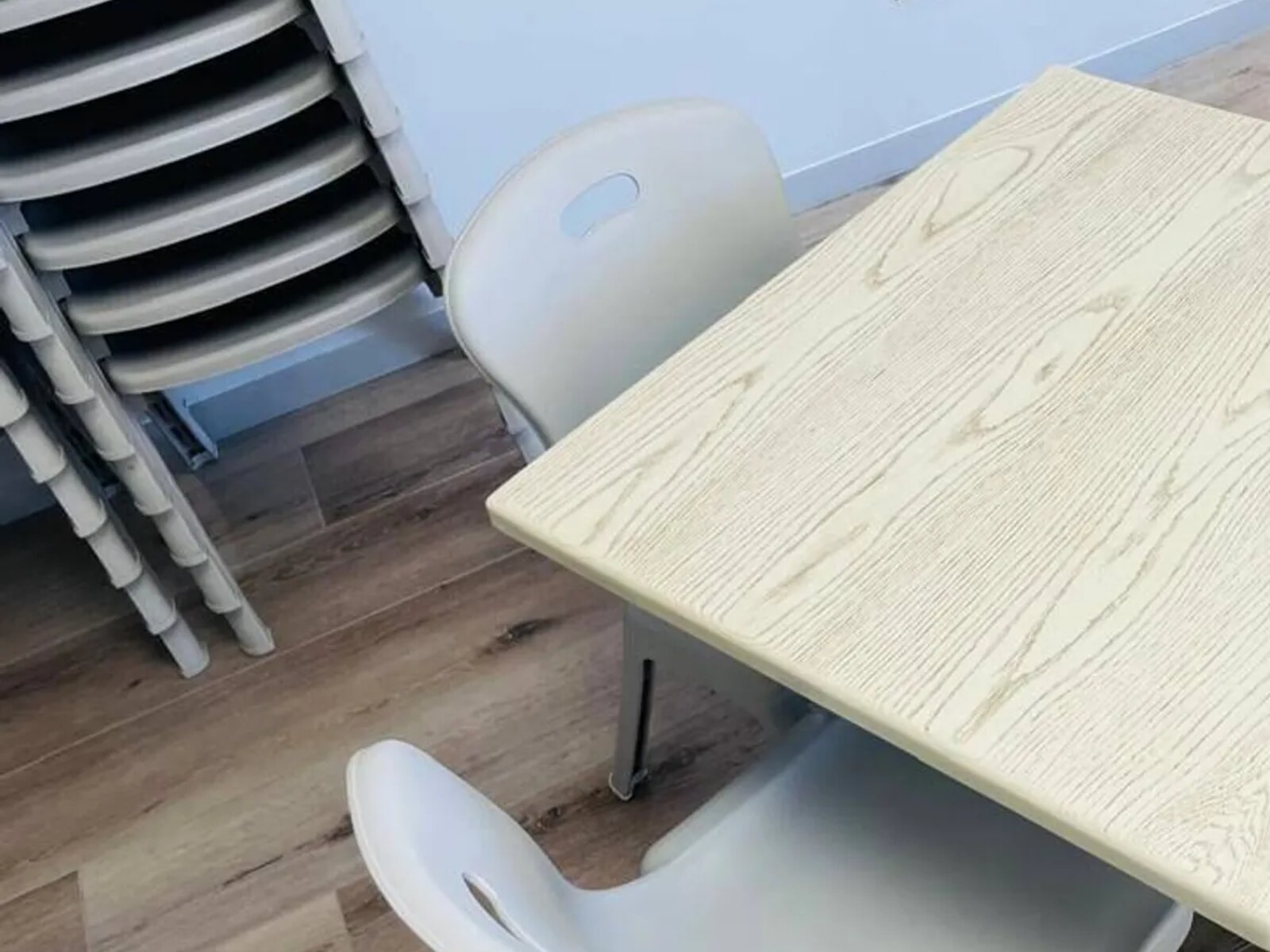 Outdoor school tables